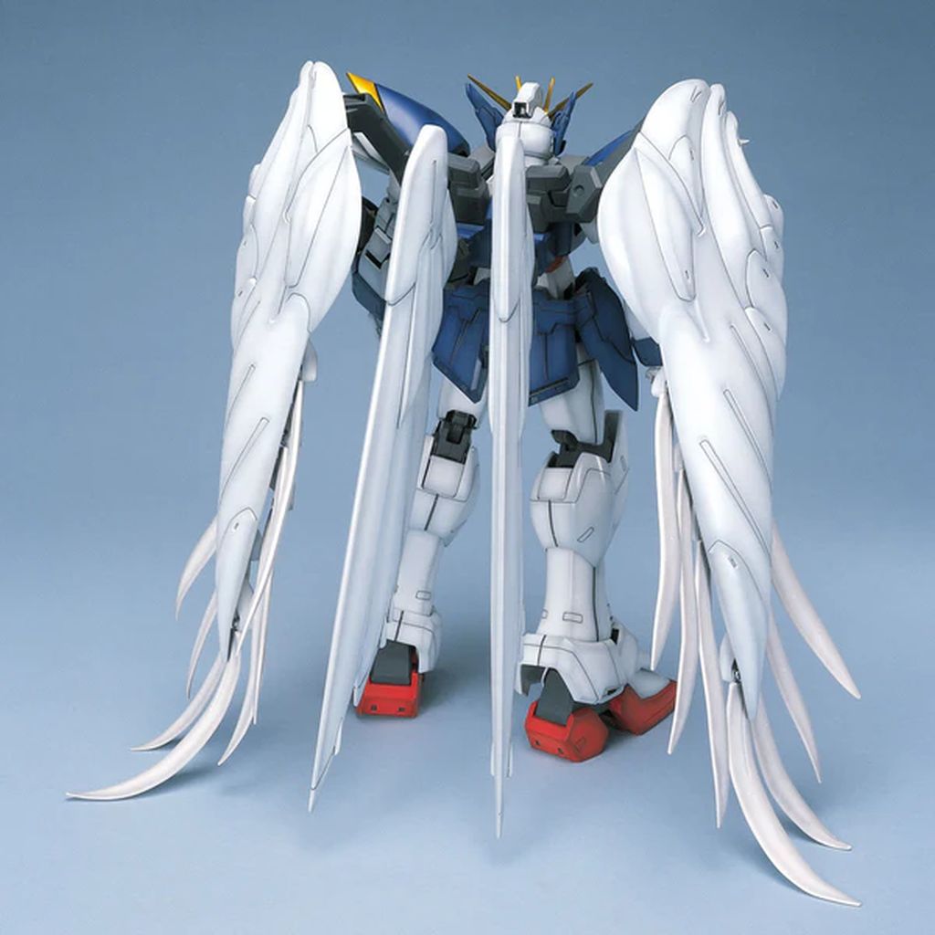 Bandai PG XXXG-00W0 W-Gundam Zero Custom "New Mobile Report Gundam Wing" 1/60