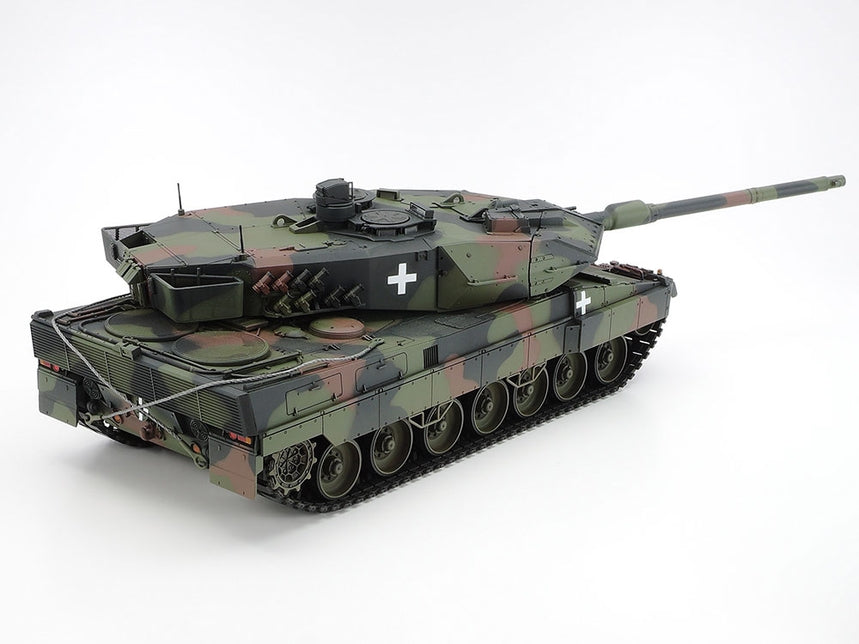 Tamiya 1/35 Leopard 2 A6 Tank "Ukraine"